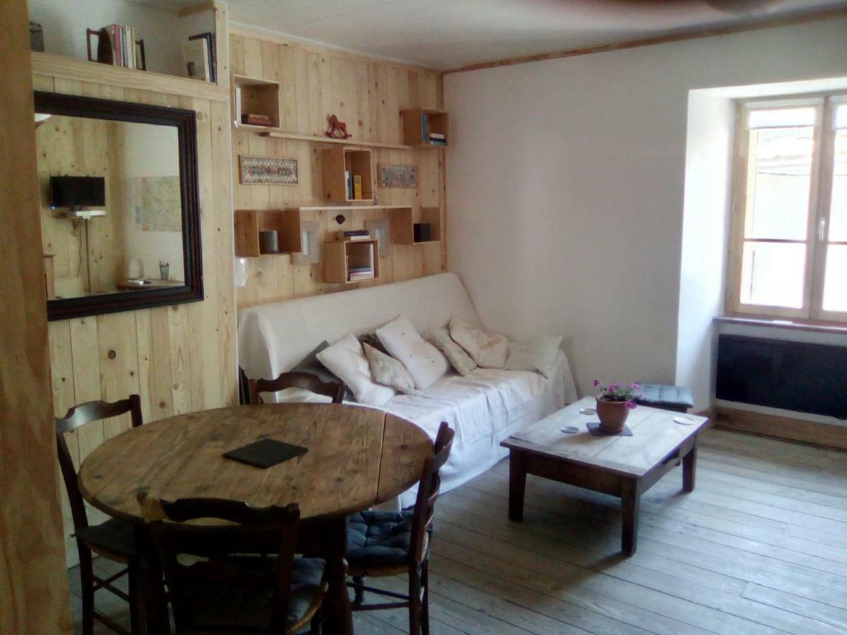 Au 17 Hotell Murat  Exteriör bild